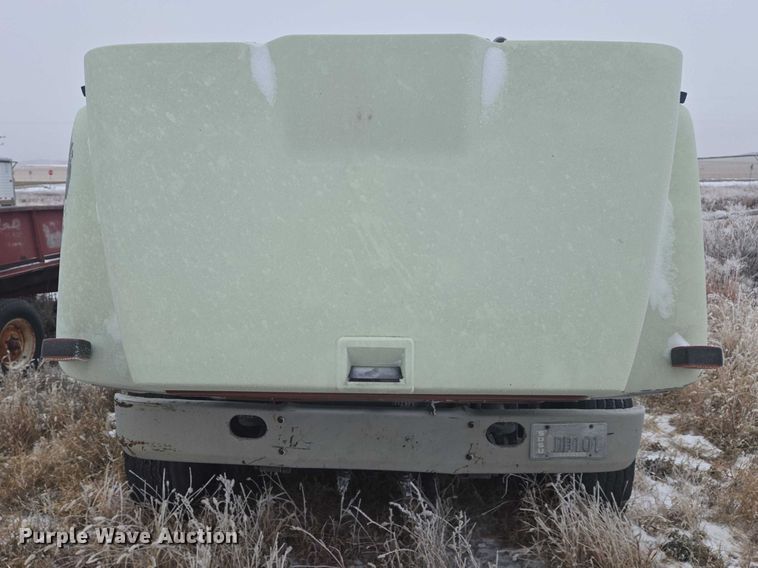 image for item ES2608 1987 International S1700 semi truck