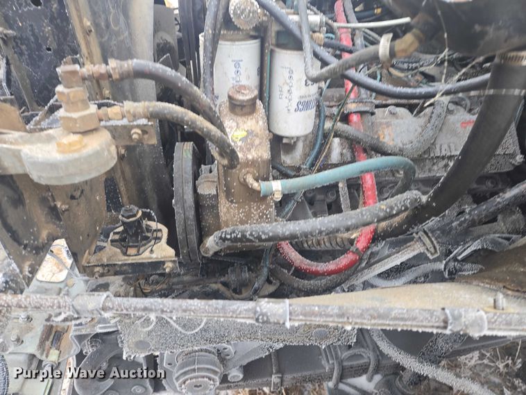 image for item ES2608 1987 International S1700 semi truck