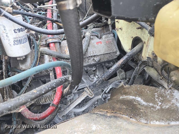 image for item ES2608 1987 International S1700 semi truck