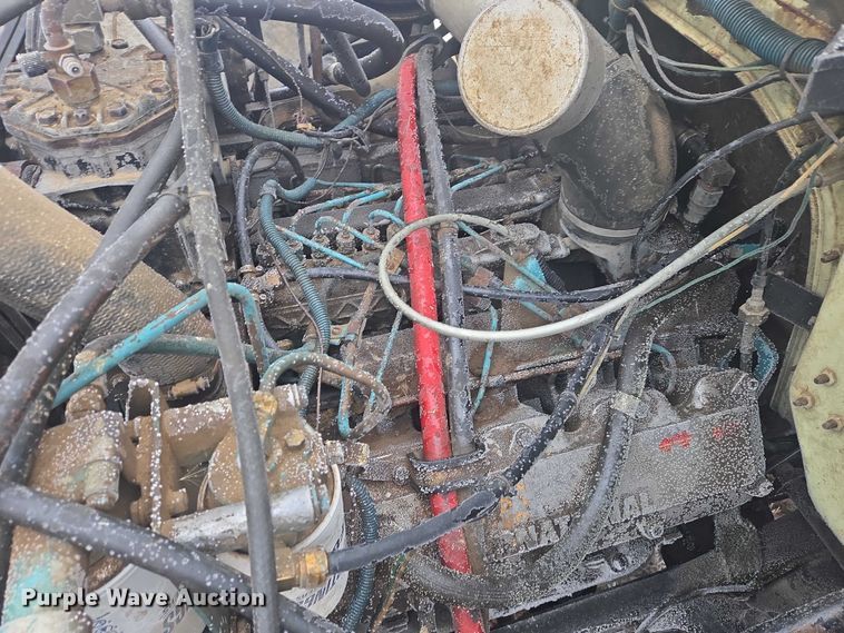 image for item ES2608 1987 International S1700 semi truck