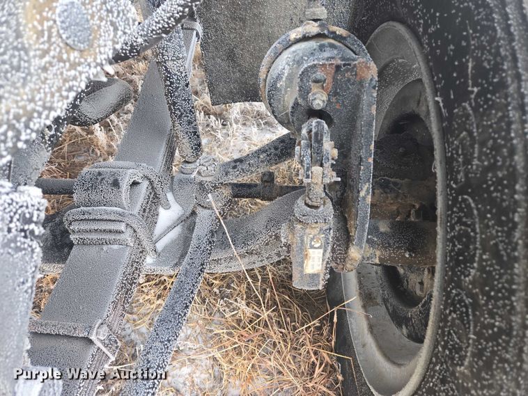 image for item ES2608 1987 International S1700 semi truck