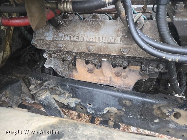 image for item ES2608 1987 International S1700 semi truck