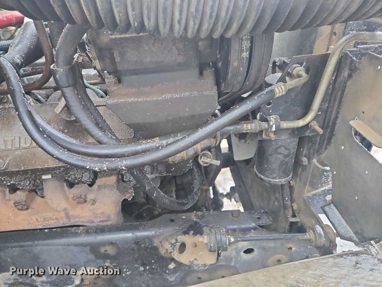 image for item ES2608 1987 International S1700 semi truck