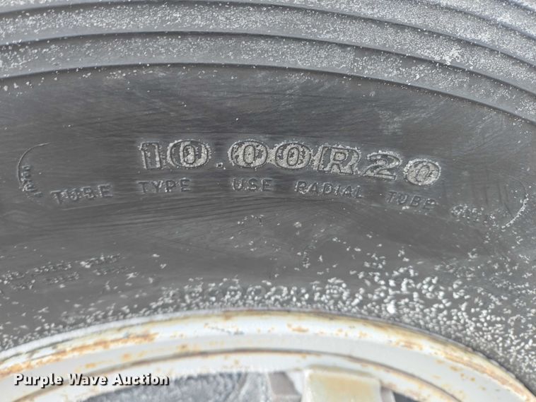 image for item ES2608 1987 International S1700 semi truck