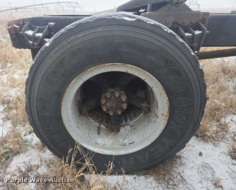 image for item ES2608 1987 International S1700 semi truck