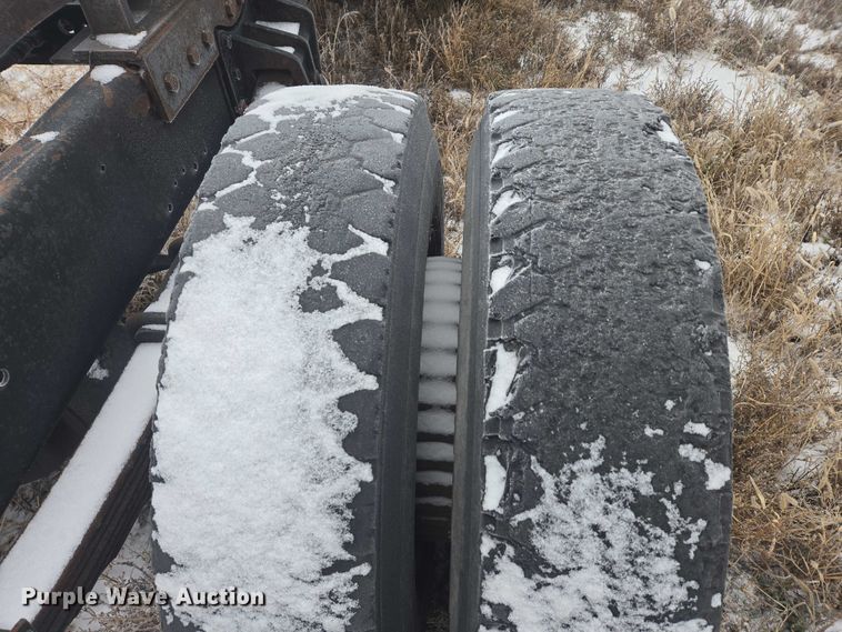 image for item ES2608 1987 International S1700 semi truck