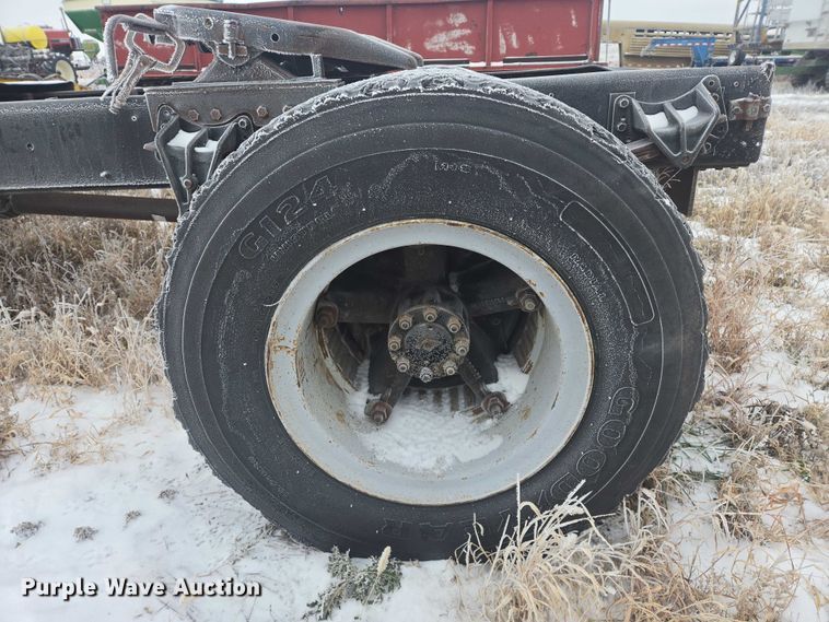 image for item ES2608 1987 International S1700 semi truck