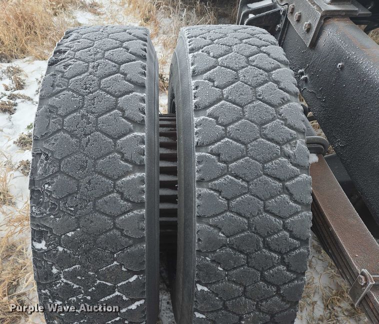 image for item ES2608 1987 International S1700 semi truck