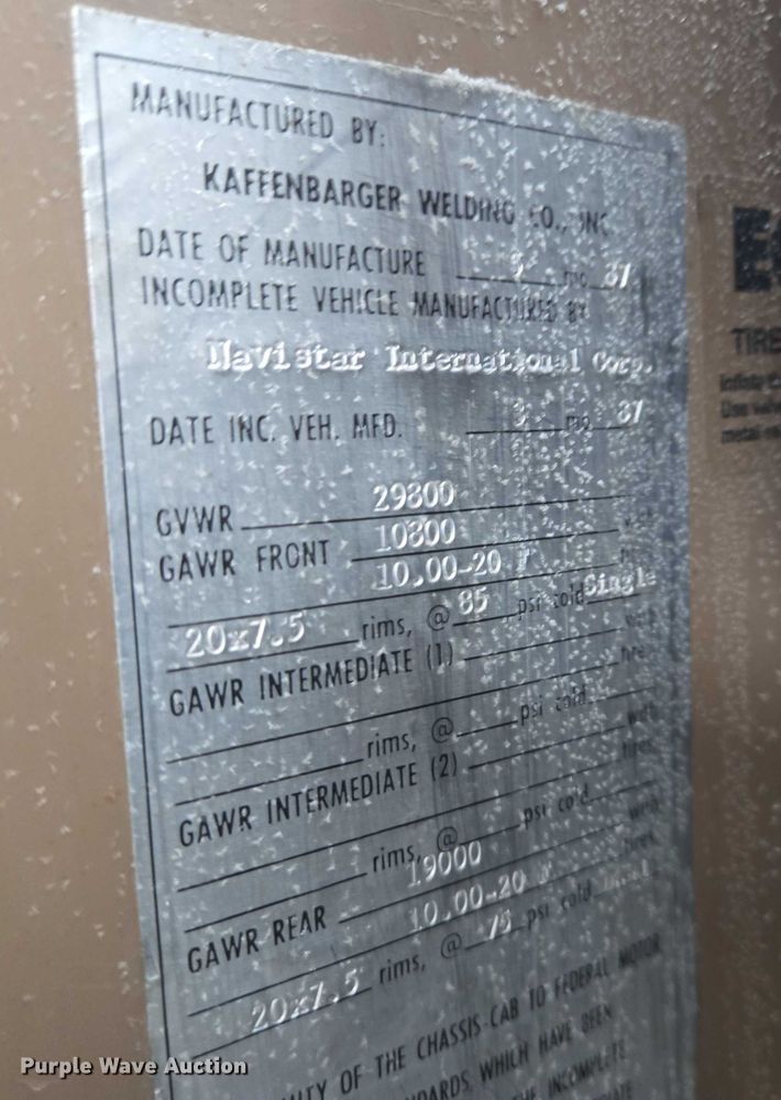 image for item ES2608 1987 International S1700 semi truck