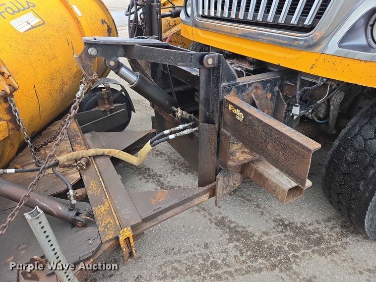 image for item ES2913 2012 International 7600 dump truck