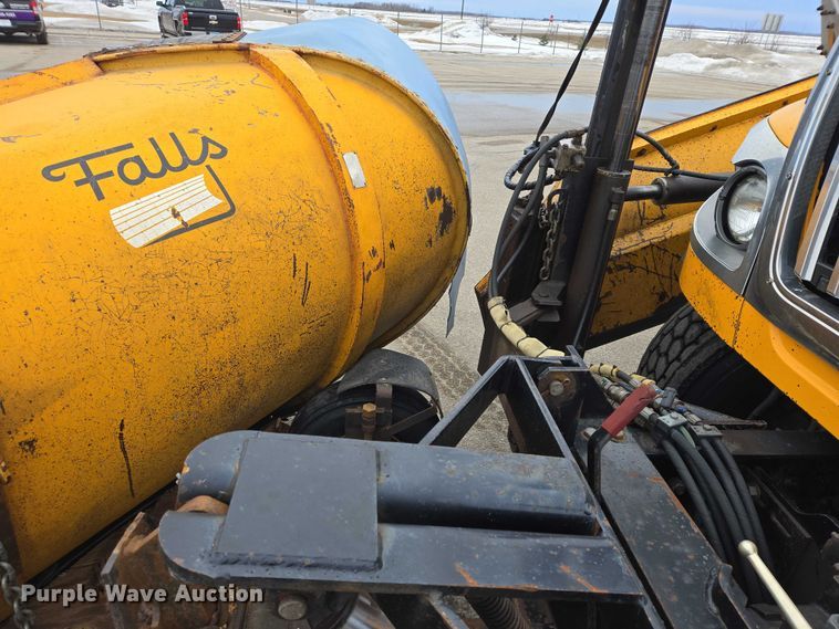 image for item ES2913 2012 International 7600 dump truck