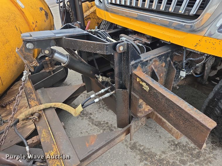 image for item ES2913 2012 International 7600 dump truck