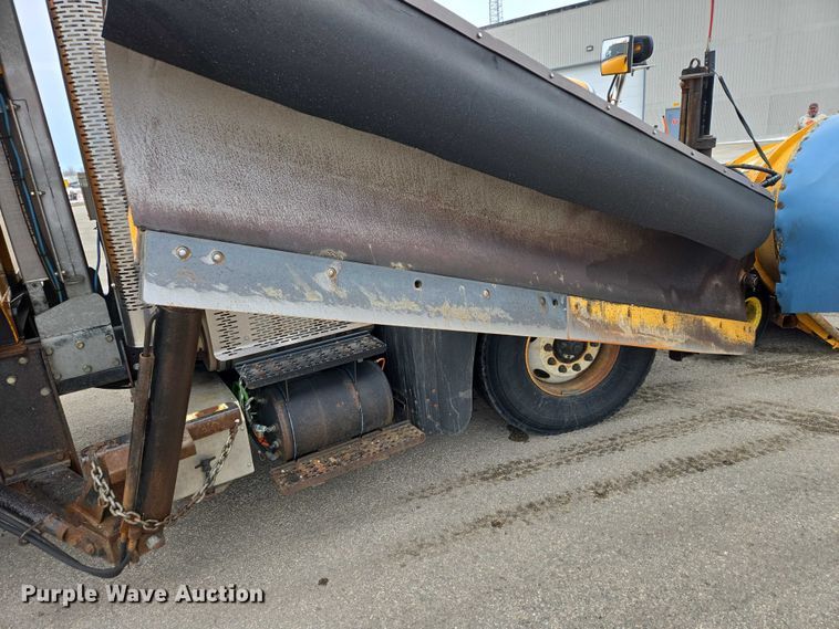 image for item ES2913 2012 International 7600 dump truck