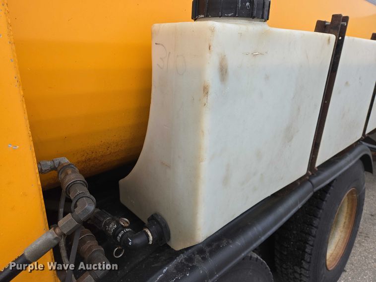 image for item ES2913 2012 International 7600 dump truck