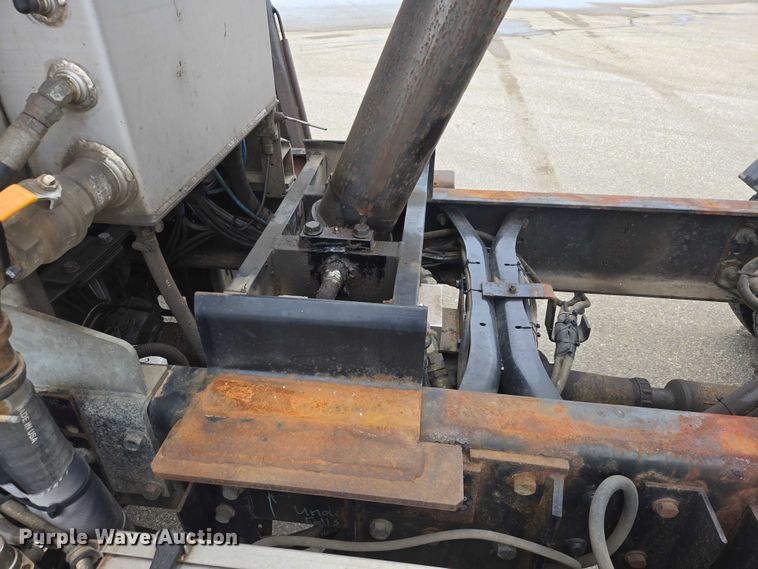 image for item ES2913 2012 International 7600 dump truck