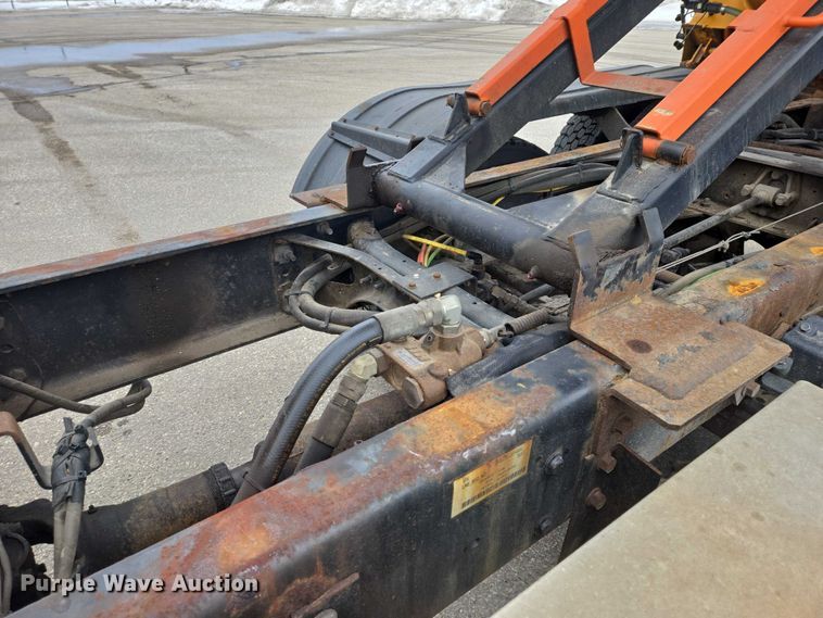 image for item ES2913 2012 International 7600 dump truck