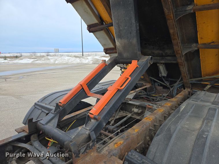 image for item ES2913 2012 International 7600 dump truck