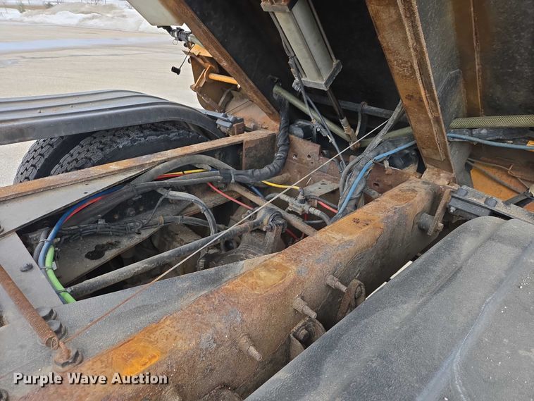 image for item ES2913 2012 International 7600 dump truck