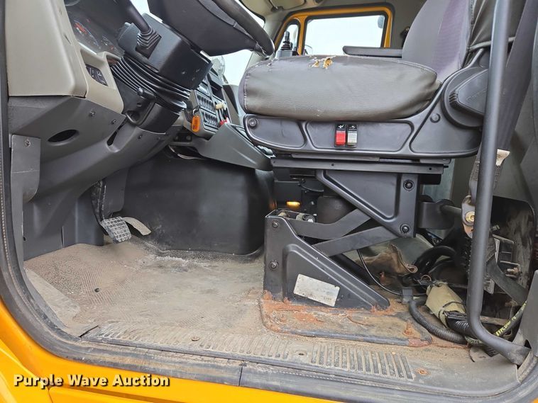 image for item ES2913 2012 International 7600 dump truck