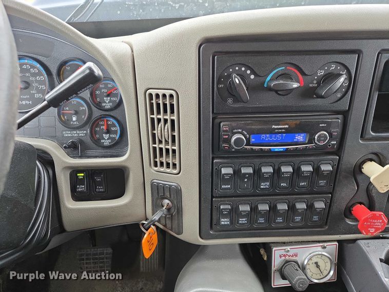 image for item ES2913 2012 International 7600 dump truck