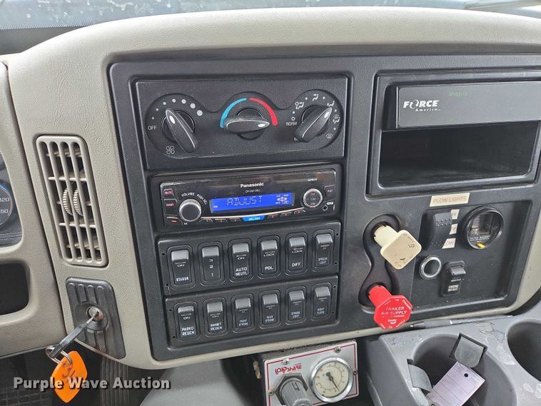 image for item ES2913 2012 International 7600 dump truck