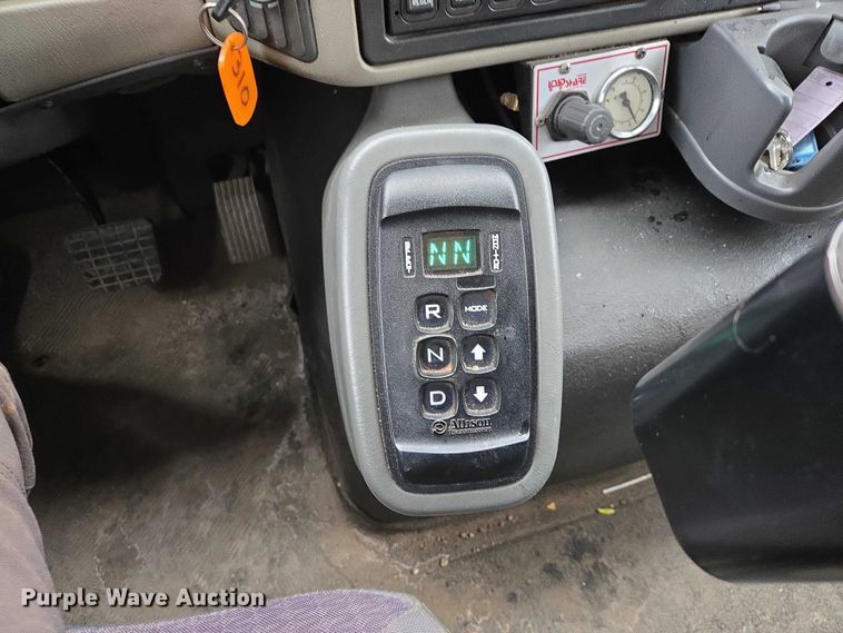 image for item ES2913 2012 International 7600 dump truck