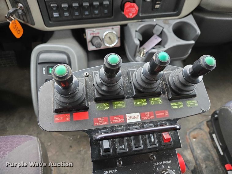 image for item ES2913 2012 International 7600 dump truck