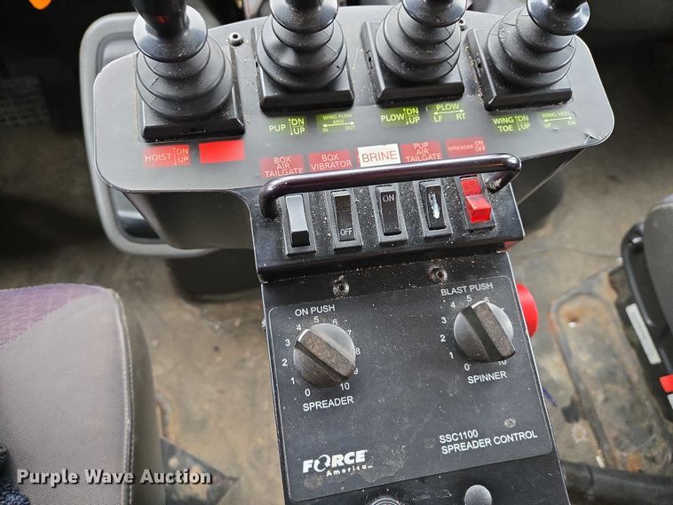 image for item ES2913 2012 International 7600 dump truck