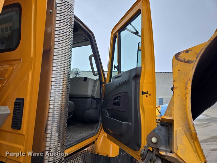 image for item ES2913 2012 International 7600 dump truck