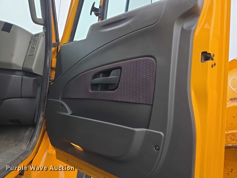 image for item ES2913 2012 International 7600 dump truck