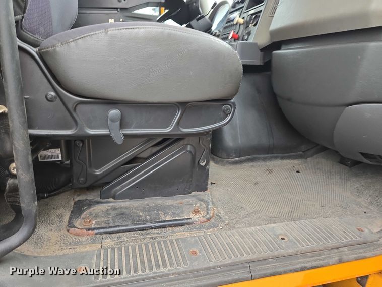 image for item ES2913 2012 International 7600 dump truck