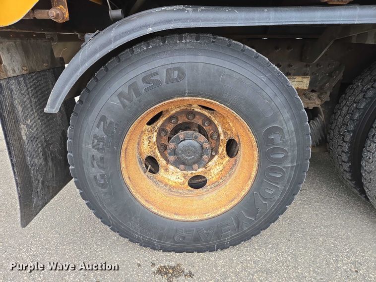 image for item ES2913 2012 International 7600 dump truck