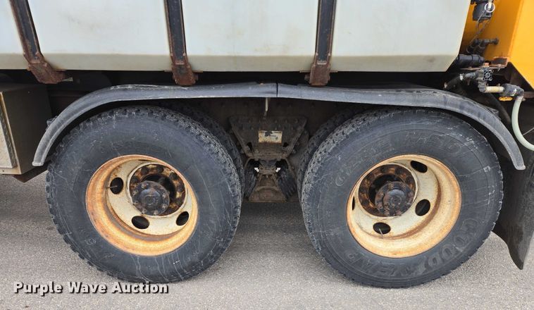 image for item ES2913 2012 International 7600 dump truck