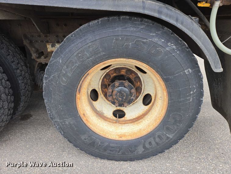 image for item ES2913 2012 International 7600 dump truck