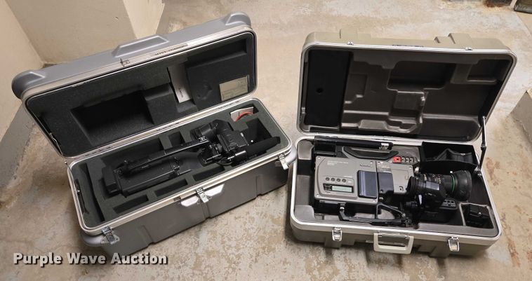 image for item ES2916 (2) Panosonic WV-700ASH cameras