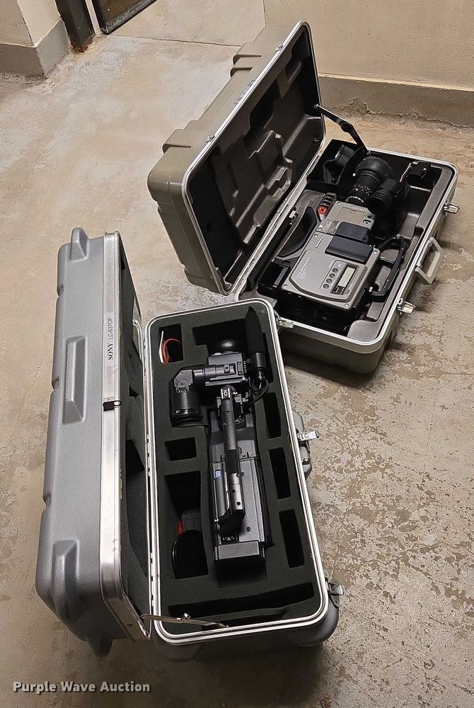 image for item ES2916 (2) Panosonic WV-700ASH cameras