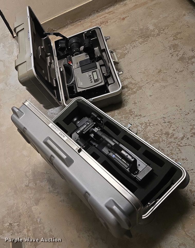 image for item ES2916 (2) Panosonic WV-700ASH cameras