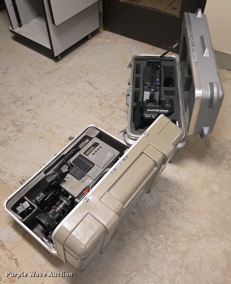 image for item ES2916 (2) Panosonic WV-700ASH cameras