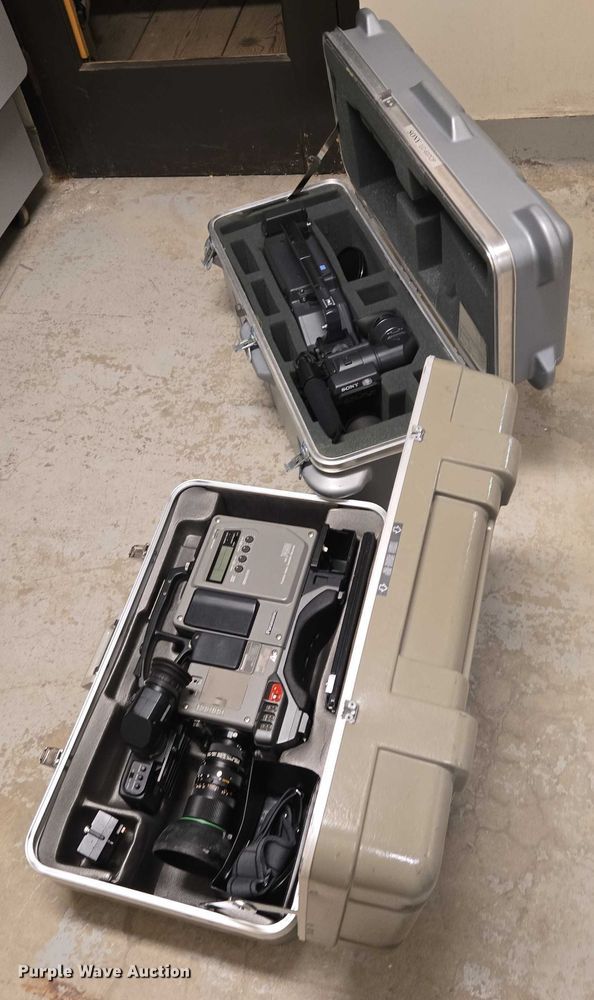 image for item ES2916 (2) Panosonic WV-700ASH cameras