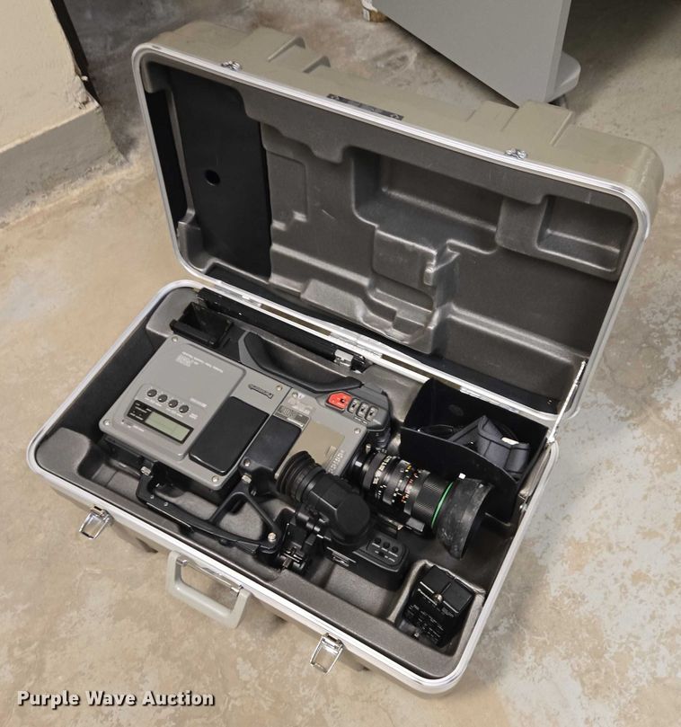 image for item ES2916 (2) Panosonic WV-700ASH cameras