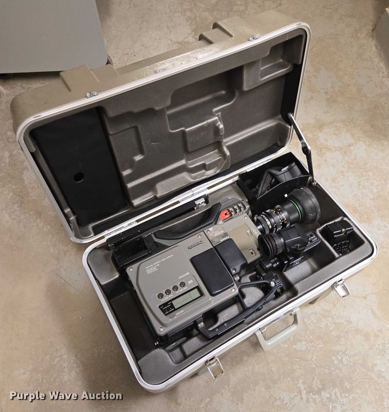 image for item ES2916 (2) Panosonic WV-700ASH cameras