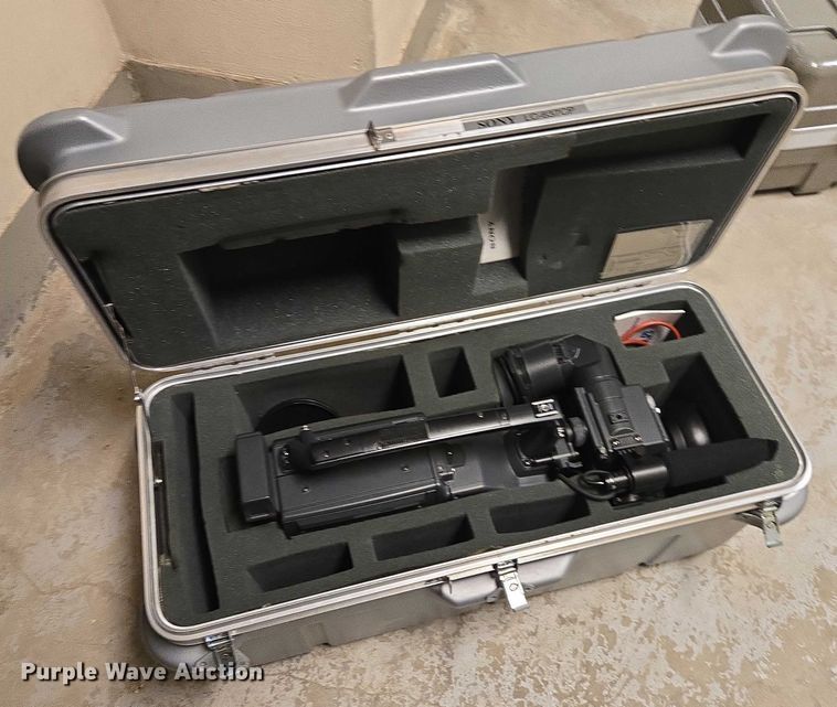 image for item ES2916 (2) Panosonic WV-700ASH cameras