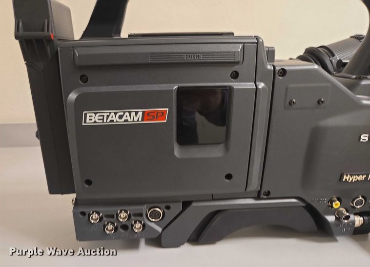 image for item ES2916 (2) Panosonic WV-700ASH cameras