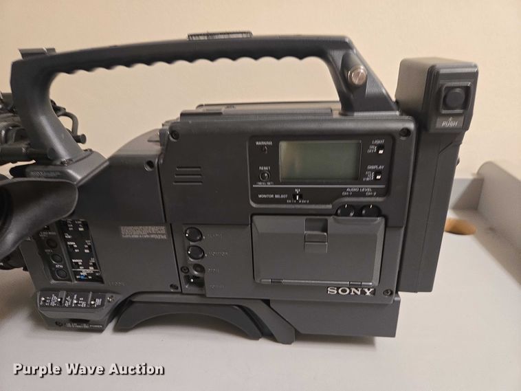 image for item ES2916 (2) Panosonic WV-700ASH cameras