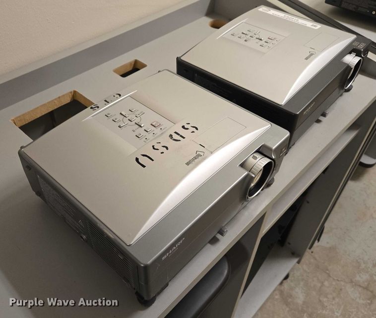 image for item ES2919 (2) projectors