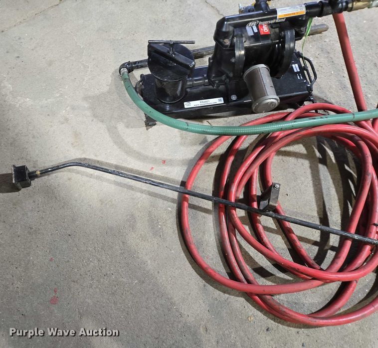 image for item ES2921 Aro Crack Pro 2000 crack sealer pump