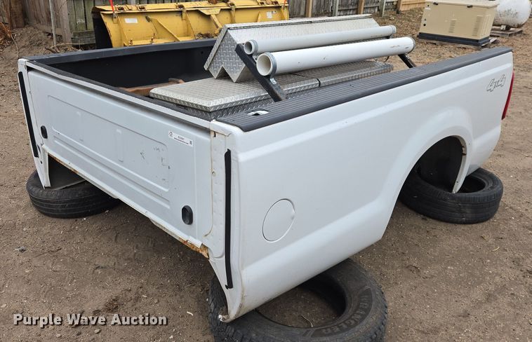 image for item ES2927 Pickup truck bed