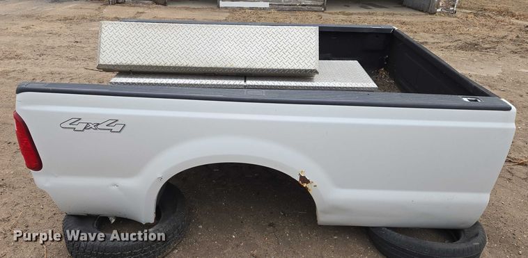 image for item ES2927 Pickup truck bed
