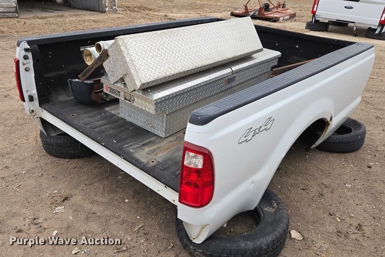 image for item ES2927 Pickup truck bed