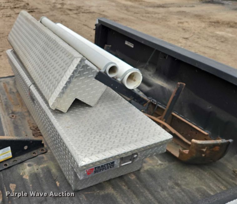 image for item ES2927 Pickup truck bed